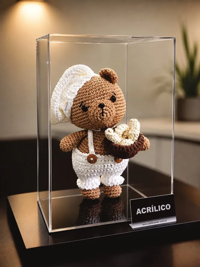 Cúpula de acrílico com amigurumi em base preta