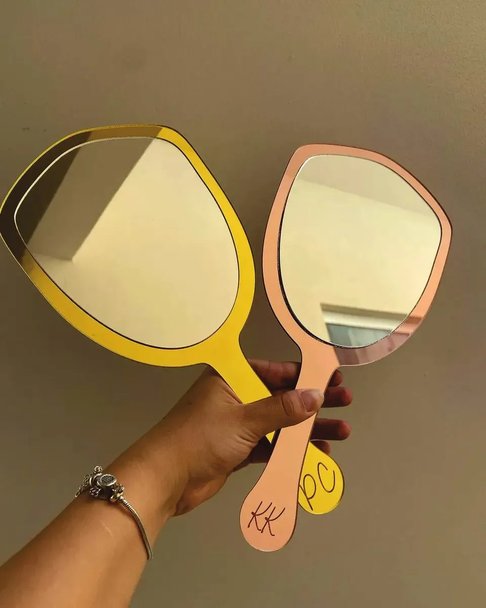 Espelhos de mão personalizados dourado e rosé com monograma