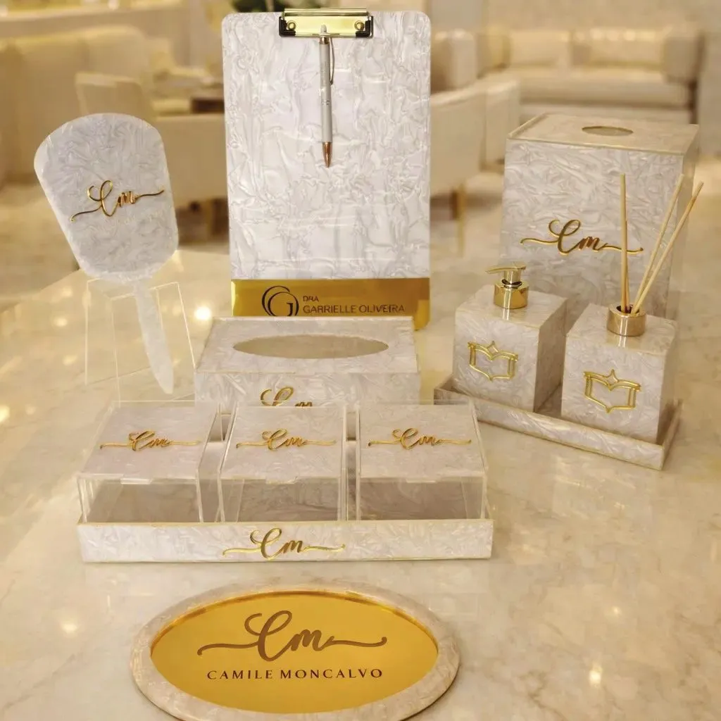Kit madrepérola organizador com monograma dourado